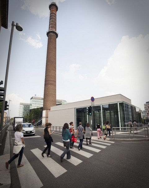 Francesco Secchi 2012 Dalla Germania all’Italia, impazza la voga dell’escursione creativa metropolitana. A Milano in mostra foto e disegni degli street climbing organizzati da Nomicosecittà