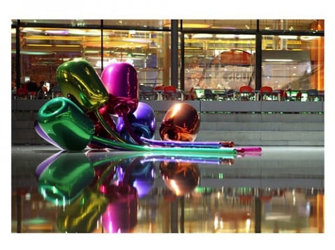 Jeff Koons Celebrations foto Re Design Entro fine mese il nuovo presidente. Grandi mostre in arrivo, anche per Francesco Vezzoli. E intanto il Maxxi chiude il bilancio 2012 grazie a nuovi contributi pubblici e sponsor privati, ma ancora cerca soci per la Fondazione