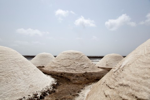 Salt Mounds by Mitul Desai mail Lo Studio Mumbai a Roma. Parla Bijoy Jain