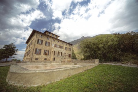 castello gamba 1 Non solo Rivoli. Anche la Valle d'Aosta ha il suo castello per l'arte contemporanea. Un museo che apre, fra tanti che chiudono. 1500 opere e un focus su Italo Mus, ritrattista delle montagne valdostane
