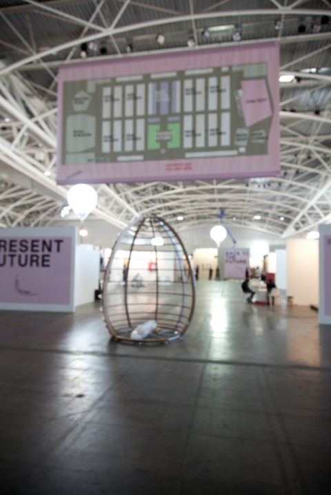 Artissima 2012 backstage 14 Torino Updates: Artissima è bellissima, ma si è venduto oppure non si è venduto? Poco, non molto, così così... Insomma: "insomma"!