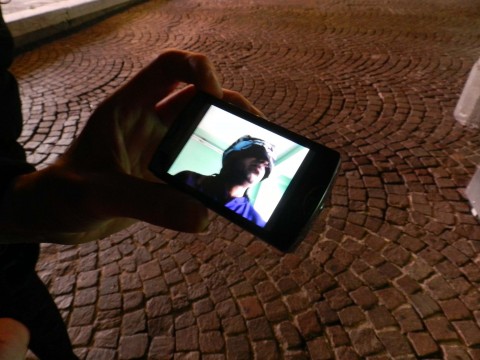 Augmented Place LArte aumenta la realtà Video visualizzato sullo smartphone in Piazza Cavour tramite la rete localizzata L’arte che aumenta la realtà
