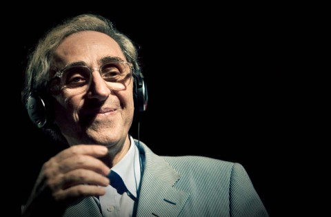 Franco Battiato La Sicilia nomina assessore alla cultura (anzi al turismo) un musicista classe '45, che non ha voglia di fare l'assessore (né di fare politica). Buon lavoro Franco Battiato