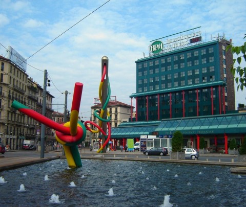 Gae Aulenti e Claes Oldenburg - Piazza Cadorna - Milano Gae Aulenti e Claes Oldenburg Piazza Cadorna Milano Gae Aulenti ad memoriam