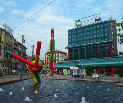 Gae Aulenti e Claes Oldenburg Piazza Cadorna Milano Gae Aulenti ad memoriam