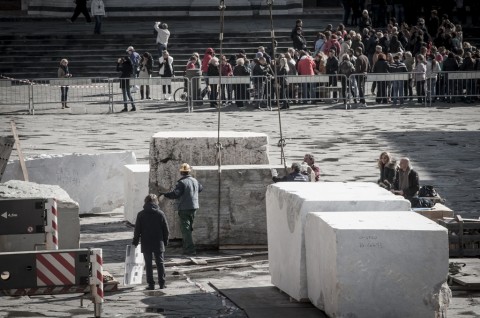 Installazione opera Paladino per Florens 2012 11 Florens Updates: la zampata del leone. Incanta la megainstallazione di Paladino a Santa Croce, ecco il “film” con la storia dell’opera fin dal backstage