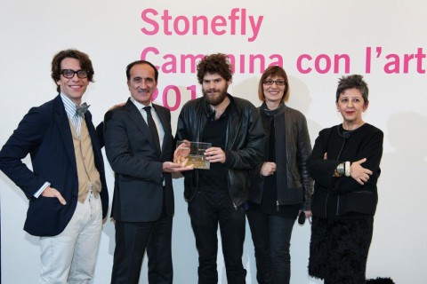 La premiazione di Davide Spillari Prova a far volare una pietra. Ed il Premio Stonefly fa volare Davide Spillari, vincitore alla Bevilacqua La Masa della terza edizione