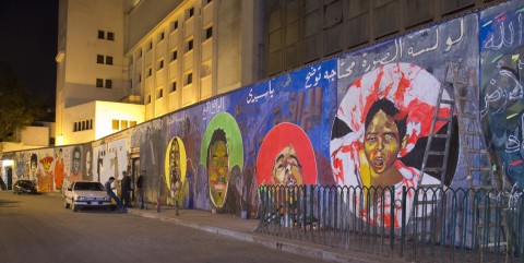 ©Vincenzo Mattei Novembre 2012 Martiri di Masbiro e Abbassia in Via Mohamed Mahmud 1 Graffiti al Cairo. Dalla rivoluzione alla colazione