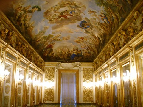 800px Palazzo Medici Riccardi Galleria di Luca Giordano E a Firenze torna di moda il “saper fare”. Scultori, orafi, mosaicisti, stilisti: la Provincia li istruisce, e a Palazzo Medici Riccardi vanno in scena i risultati