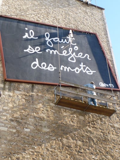 Ben Vautier Il faut se mefier des mots intervento di arte pubblica rue de Belleville Rendez-vous à Belleville