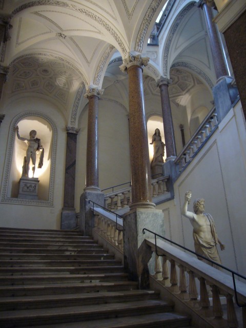 Palazzo Braschi scalone donore 1020722 Applicazioni per iPhone e ambienti virtuali. Percorsi 2.0 attraverso la Capitale, scoprendo le collezioni di Palazzo Braschi e alcune aree storiche della città