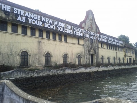 °Biennale di Kochi Muziris Fado music in reverse Robert Montgomery L’India non ha una biennale? Ora sì, in Kerala