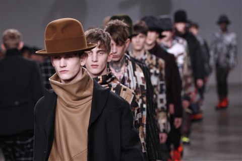 159695617 10 Small Un uomo come Joseph Beuys. Bill Gaytten per John Galliano conquista le passerelle di Parigi, ispirandosi al grande artista tedesco. E intanto si prepara un grande ritorno...