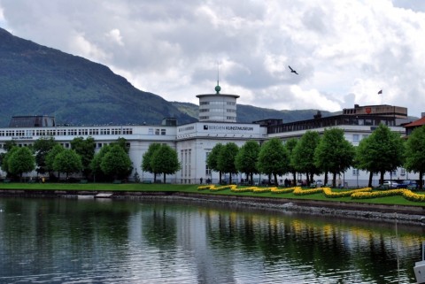Bergen Kunstmuseum Novanta secondi possono bastare. Per violare il museo di Bergen e trafugare una ventina di inestimabili oggetti d’arte antiquaria cinese: e poiché non si tratta della prima volta si ridisegna la mappa dei gusti del mercato nero dell’arte