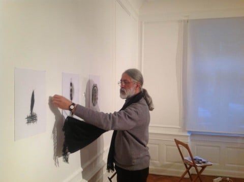 Roberto Almagno al lavoro alla mostra all’Istituto Italiano di Cultura di Strasburgo 