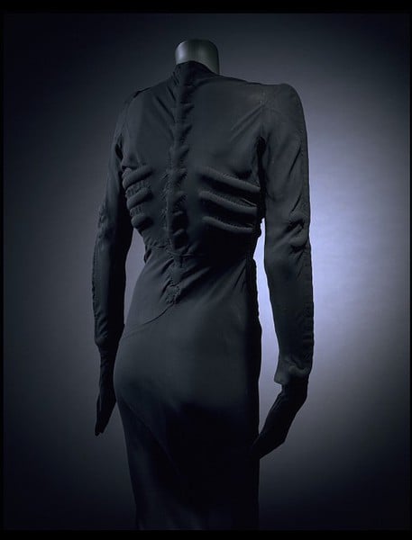 elsa schiaparelli skeleton dress 1938 Intelligenze artigianali ad Altaroma