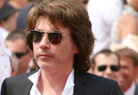 jean michel jarre re17A3E1 Se sei ricco ti tirano le pietre: e la Francia perde i pezzi. L’adieu a Depardieu può lasciare indifferenti, fa male invece la fuga di Jean Michel Jarre a Londra: con lui se ne parte un’aziendina che è un gioiello