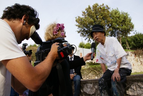 Shozo Shimamoto, performance privata a Villa Bersani, Capri, 2008 – courtesy Associazione Shozo Shimamoto
