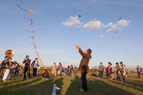 Performance di Yoshihide Otomo, Senjyu flying orchestra, nell’ambito dei Local Community Projects - photo Keiji Takashima