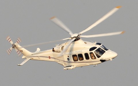 Il volo in elicottero dell'ex Papa Ratzinger - AP Photo/Michael Sohn