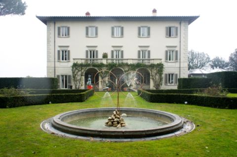 Artour-O 2013 - Villa La Vedetta, Firenze - nella fontana un'opera di Luca De Silva 