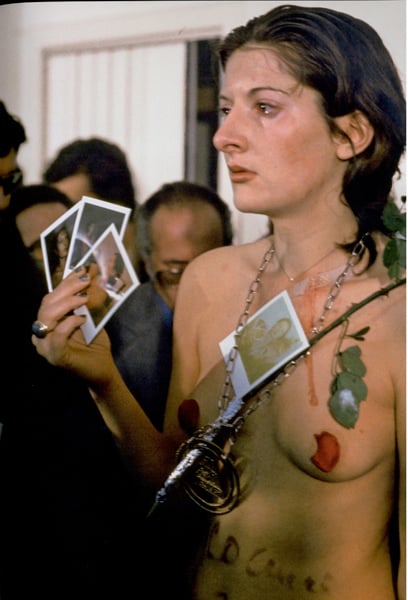 Marina Abramovich - Rhythm 0 – 1975 – Galleria Morra Napoli