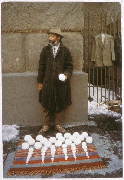 David Hammons - Vendita di palle di neve (installazione a Cooper Square, New York) – 1983