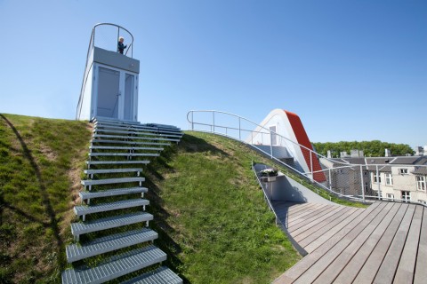 Spazio collettivo tra le coperture esistenti di Copenaghen. JDS Architects, Hedonistic Rooftop Penthouses, Copenaghen, 2011 (©JDS Architects)