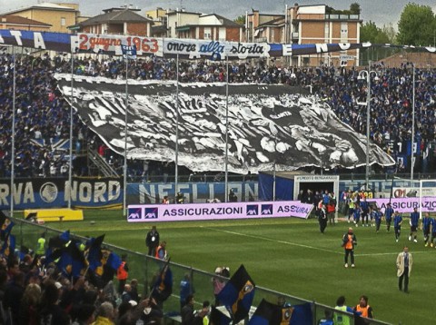 Andrea Mastrovito firma la coreografia della curva atalantina
