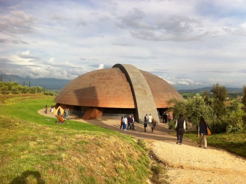 Il Carapace di Arnaldo Pomodoro, cantina umbra dell’azienda Lunelli