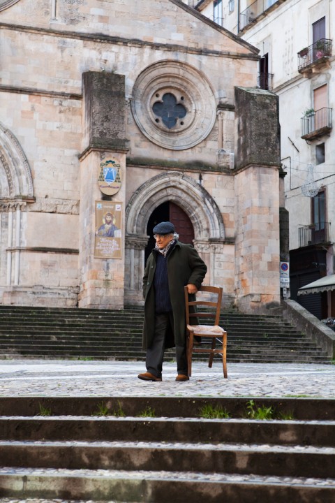  Adrian Paci, One and Twenty Four Chairs, 2013 - video