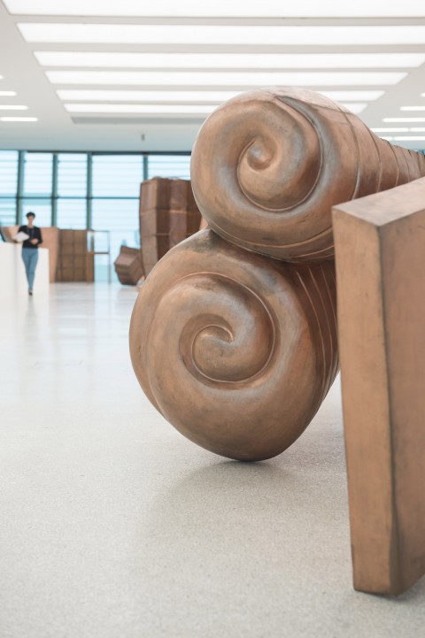 Danh Vo - Fabulous Muscles - veduta della mostra presso Museion, Bolzano 2013 - © Danh Vo, courtesy Galerie Chantal Crousel. Foto Othmar Seehauser 