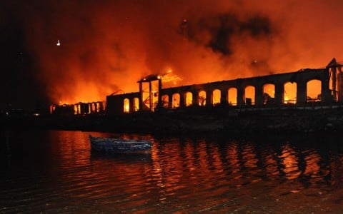 La Città della Scienza di Napoli in fiamme