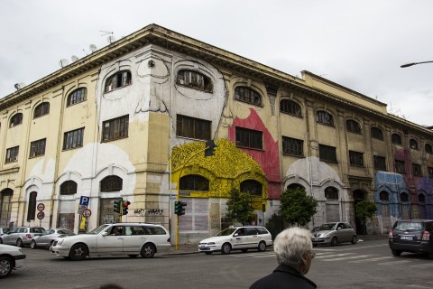 Il murale di Blu all’ex caserma di via del Porto Fluviale a Ostiense, Roma