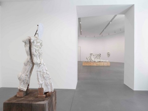 Thomas Houseago – Roman Figures - veduta della mostra presso la Gagosian Gallery, Roma 2013