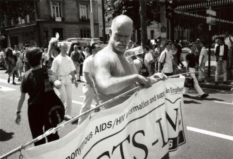 Costa-Gavras, Manifestazione contro l’AIDS a Parigi, 1998
