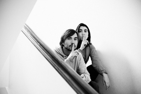 Be quiet please - Marco Mucig e Annalisa Turroni curatori di Be Quiet, Please sulle scale di casa - Foto di Francesco Dolfo