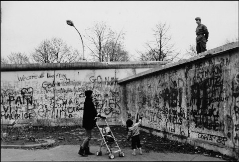 Mario Dondero, Due giorni prima della Caduta del muro di Berlino_ 1989