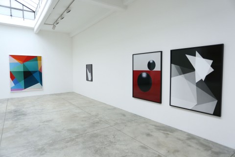 Shirana Shahbazi, veduta della mostra, Cardi Black Box, Milano