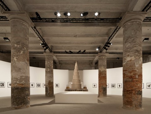 L'ingresso dell'Arsenale con il Palazzo Enciclopedico di Marino Auriti 