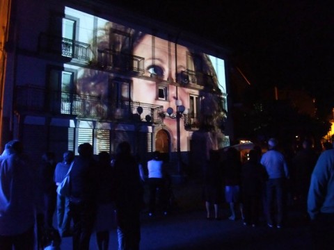 Elisa Laraia, The Future of the Country, intervento multimediale sulla facciata di Palazzo Forastiere, piazza Umberto I, Latronico, 2010