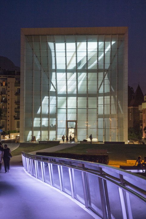 Rainer Gamsjäger, Decomposition, Museion facciata mediale, Foto Othmar Seehauser