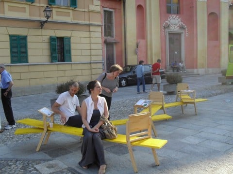 Panchina di Gianmaria Sforza sonorizzata da Gianluca Codeghini in piazza Marconi ad Ameno