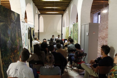 Angela Vettese presenta Adan Vallecillo, Chiostro dei SS. Cosma e Damiano, Isola della Giudecca, Venezia (12-9-2013) 1