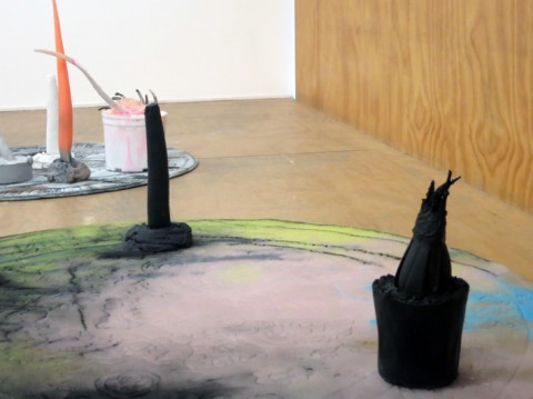 Kaari Upson - Sleep with the key - veduta della mostra presso la Galleria Massimo De Carlo, Milano 2013