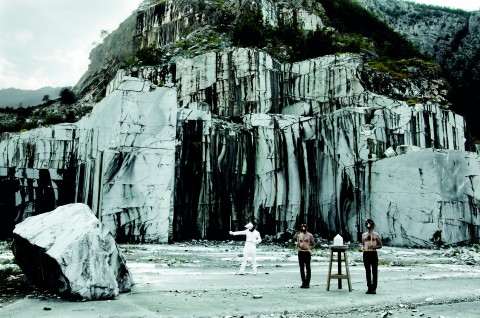 Luigi Presicce, La dottrina unica, 2011 - performance per soli due spettatori - Cava Henraux, Parco delle Alpi Apuane (Massa Carrara) - photo Vanni Bassetti - courtesy l’artista e Galleria Bianconi, Milano