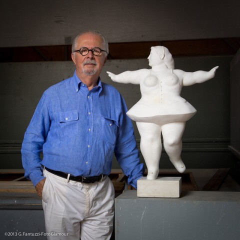 Fernando Botero e un suo gesso, courtesy l’artista, photo G. Fantuzzi