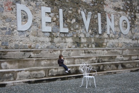 Marcello Maloberti, I baci più dolci del vino - All'aperto, Fondazione Zegna, Trivero 2013