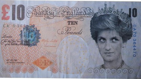 L'opera di Banksy con Lady D sulle 10 sterline