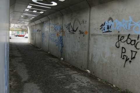 Mirosław Bałka - Auschwitzwieliczka (2010) dopo gli atti di vandalismo